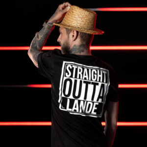 Straight Outta Lande musta paita.